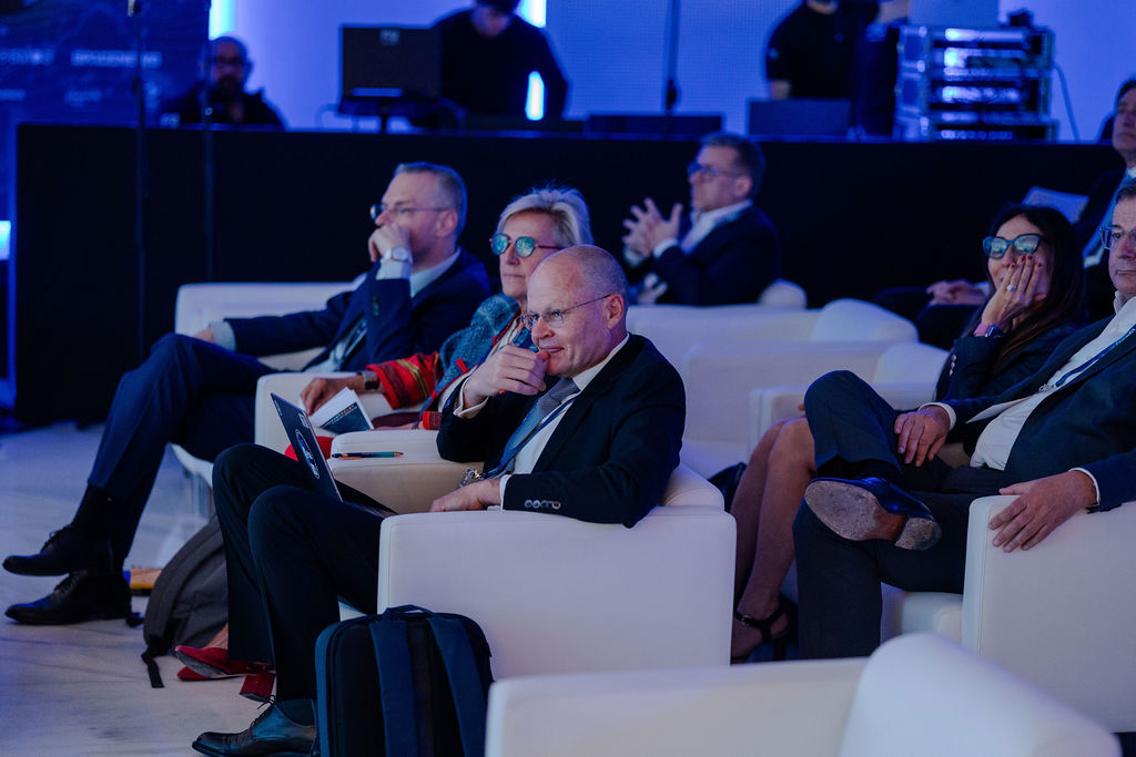 https://philab.esa.int/wp-content/uploads/sites/3/2026/05/ESA_3RD_EO_COMMERCIALISATION_FORUM-19.jpg