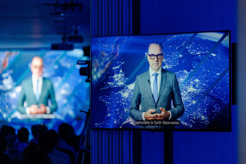 https://philab.esa.int/wp-content/uploads/sites/3/2026/05/ESA_3RD_EO_COMMERCIALISATION_FORUM-23.jpg