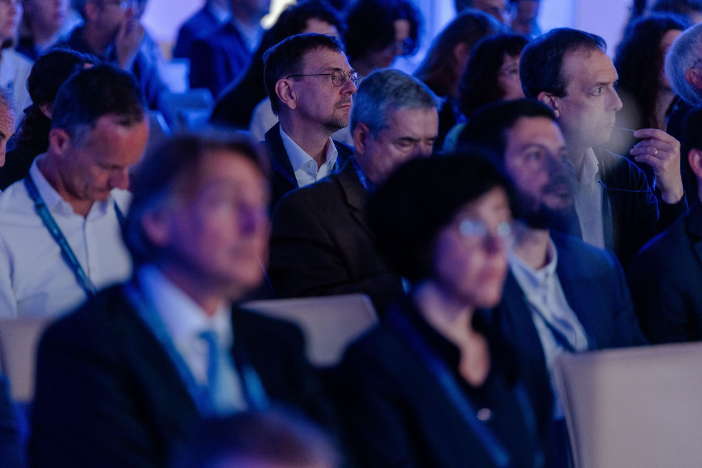 https://philab.esa.int/wp-content/uploads/sites/3/2026/05/ESA_3RD_EO_COMMERCIALISATION_FORUM-29.jpg