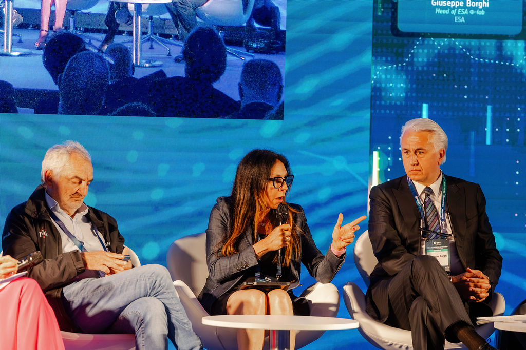 https://philab.esa.int/wp-content/uploads/sites/3/2026/05/ESA_3RD_EO_COMMERCIALISATION_FORUM-55.jpg