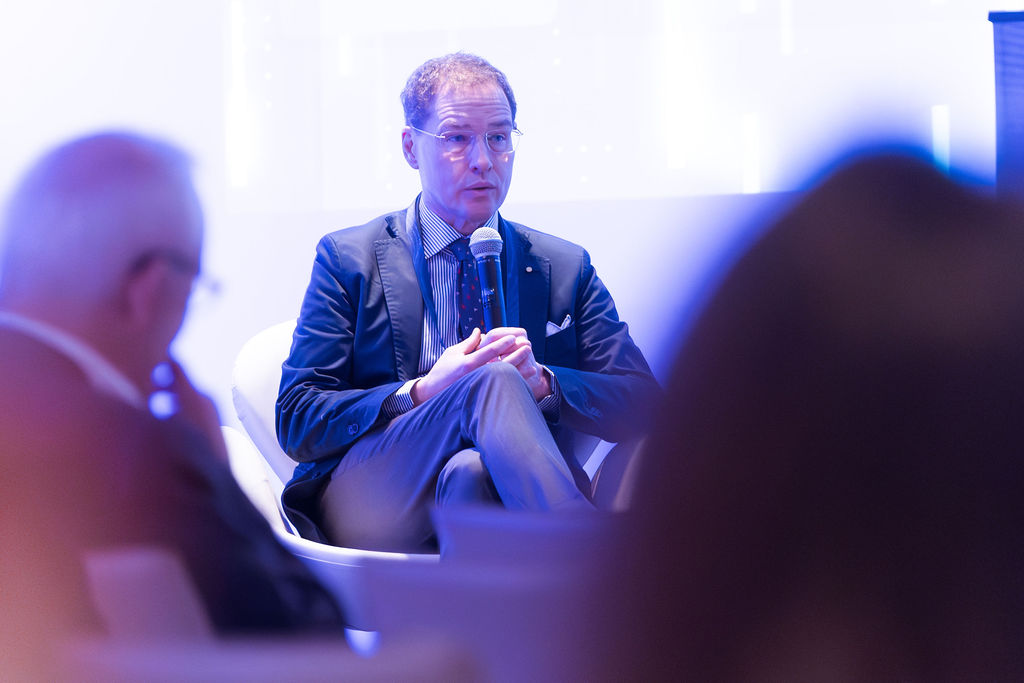 https://philab.esa.int/wp-content/uploads/sites/3/2026/05/ESA_3RD_EO_COMMERCIALISATION_FORUM_DAY_3-24.jpg