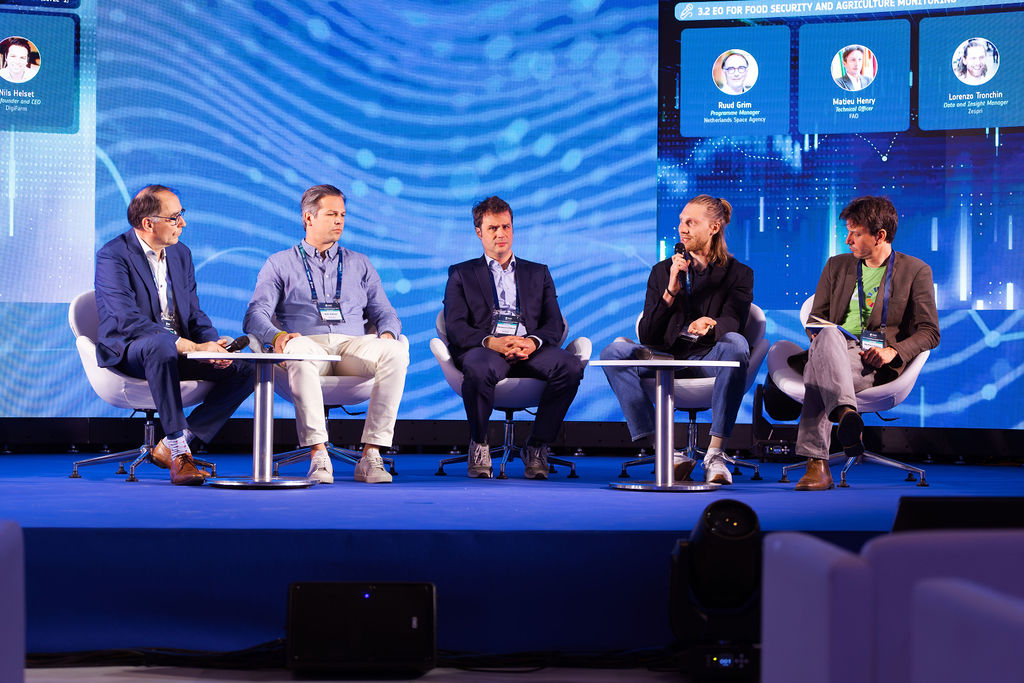 https://philab.esa.int/wp-content/uploads/sites/3/2026/05/ESA_3RD_EO_COMMERCIALISATION_FORUM_DAY_3-25.jpg