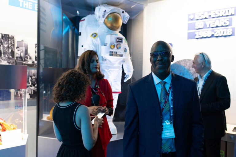 ESA_DAY1_038