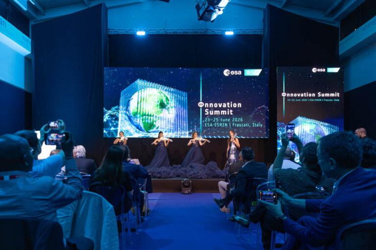 ESA_DAY1_045