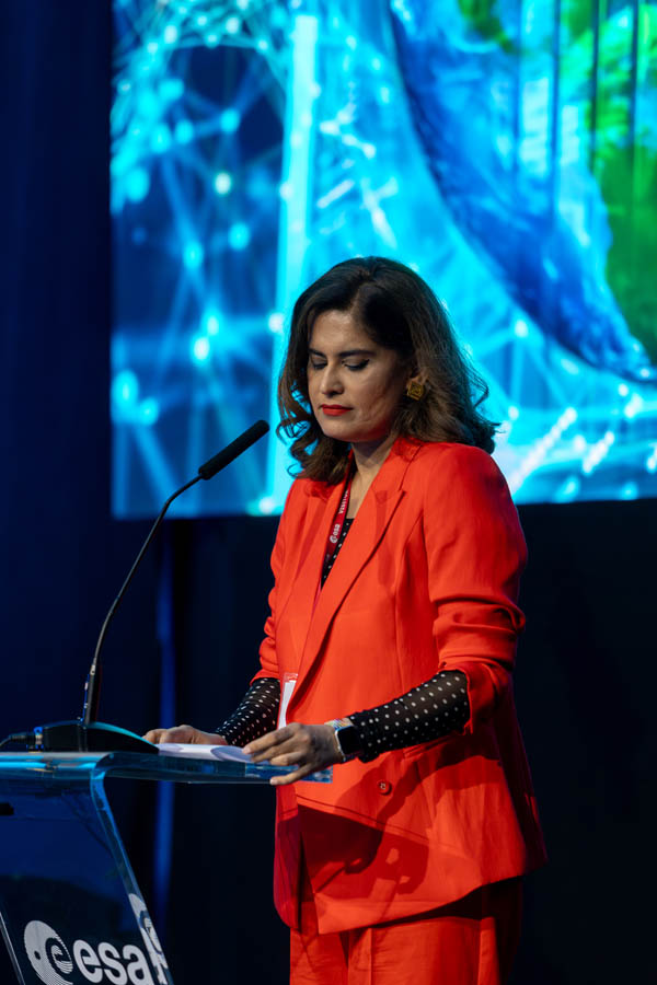 ESA_DAY1_077