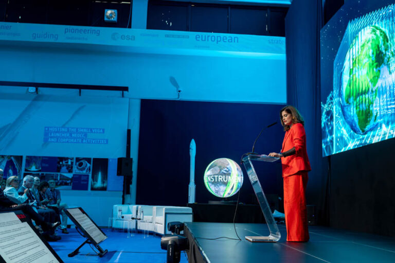 ESA_DAY1_083