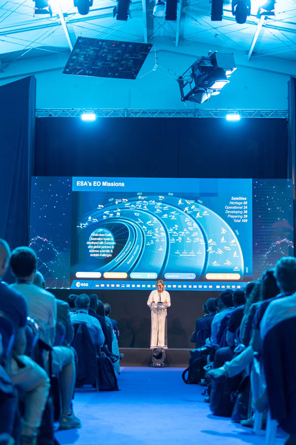 ESA_DAY1_116