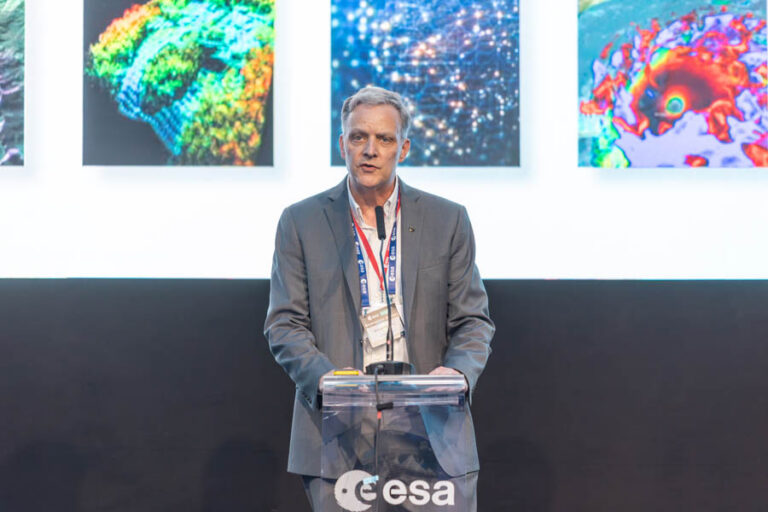 ESA_DAY1_215