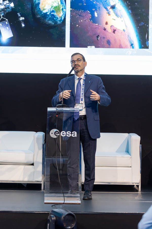 ESA_DAY1_239