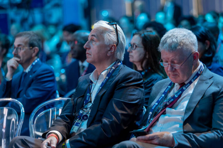ESA_DAY1_256
