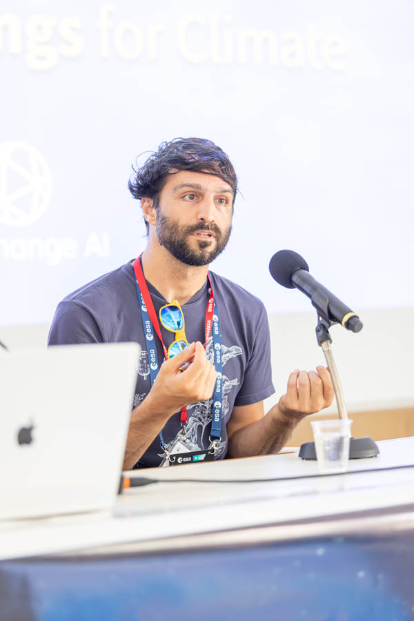 ESA_DAY1_348