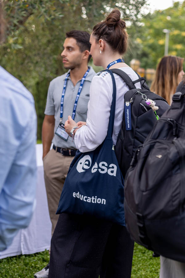 ESA_DAY1_395
