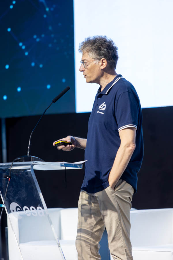 ESA_DAY2_037