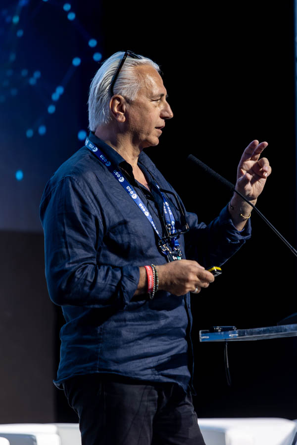 ESA_DAY2_057