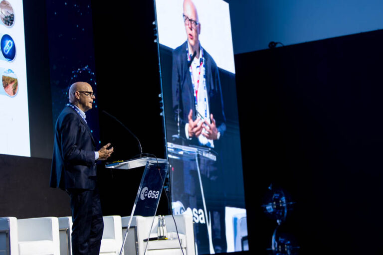 ESA_DAY2_077