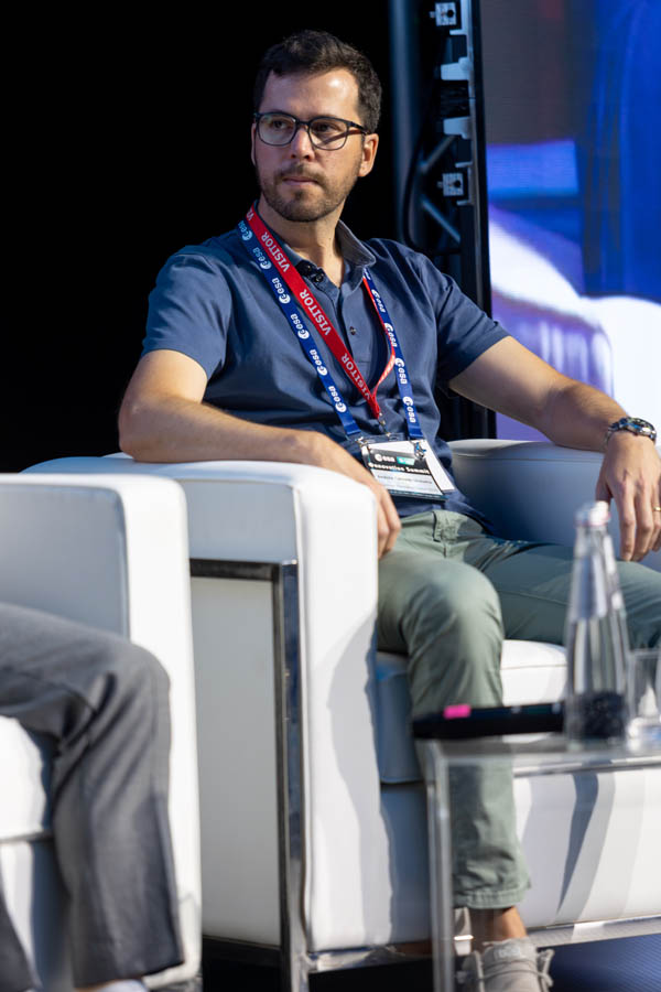ESA_DAY2_087
