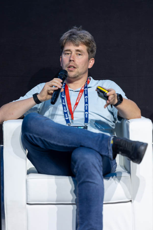 ESA_DAY2_128