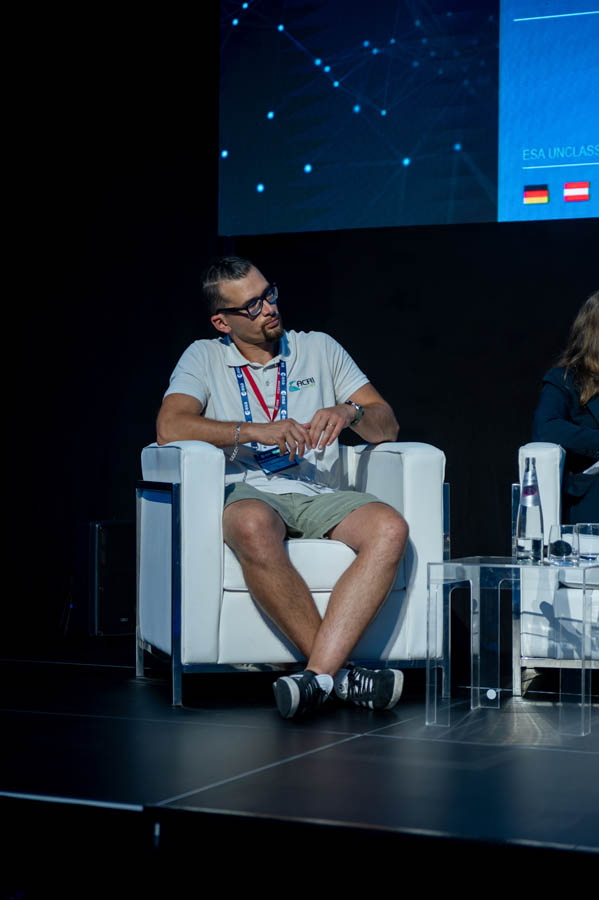 ESA_DAY2_388